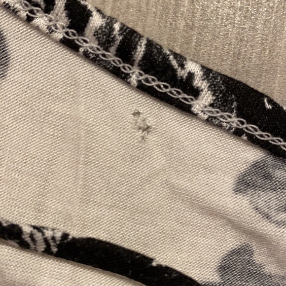 Free Kisses tank top 1X - Picture 4 of 5